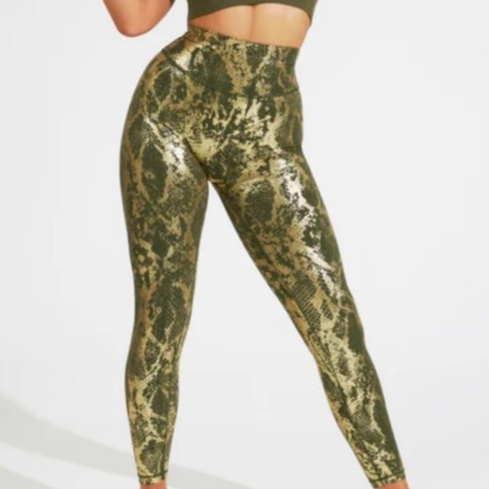 💕NWT Buffbunny Viper/Olive Leggings